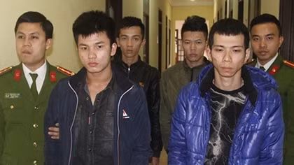 Đã vận động đối tượng nổ súng làm 2 người chết và bị thương ra đầu thú