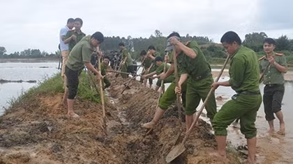 Tổ chức "ngày thứ Bảy tình nguyện” giúp dân khắc phục hậu quả lũ lụt