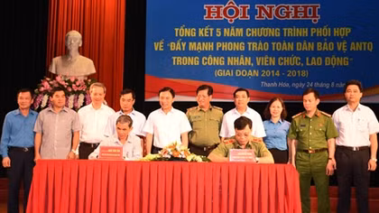 Nhiều cán bộ, công chức của Thanh Hóa được khen thưởng trong phong trào Toàn dân bảo vệ ANTQ