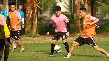 Quang Hải, Văn Quyết và đồng đội "đá ma" dưới trời nắng lửa 