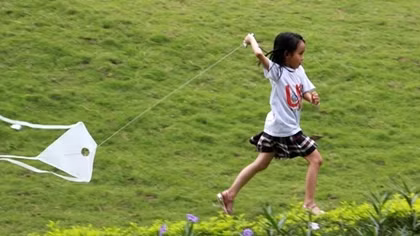 Thiếu nhi Hà Nội thích thú khám phá trò chơi dân gian