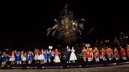 Màn trình diễn chuyên nghiệp của thiếu nhi quốc tế tại Vinpearl Land Nam Hội An