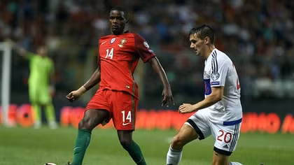 Cristiano Ronaldo ép Real mua Carvalho