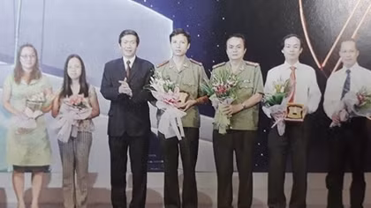 Lưu Vinh - "lão nông" cần cù trên "cánh đồng" chữ