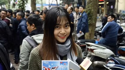 Người dân Thủ đô chen nhau đi mua đồng xu kỷ niệm hội nghị Mỹ-Triều