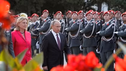 “Giải trình” của nữ Ngoại trưởng Áo về một động thái lạ với ông Putin