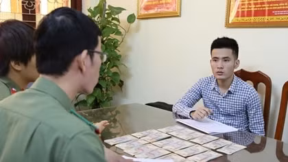  Giám đốc doanh nghiệp vận chuyển gần 60 triệu tiền giả