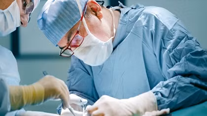 Đặt thành công stent bằng kỹ thuật can thiệp tim mạch cho hai bệnh nhân