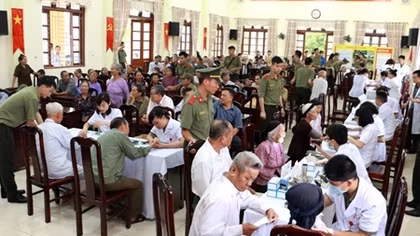 Khám bệnh, phát thuốc miễn phí cho gia đình chính sách tại Hải Dương