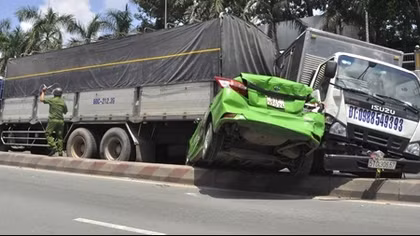 Tai nạn liên hoàn tại hầm chui trên quốc lộ 1A