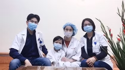 Bệnh nhi ghép tim nhỏ tuổi nhất Việt Nam được ra viện