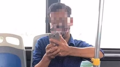 Phạt tiền người đàn ông nhổ nước bọt vào nữ phụ xe bus