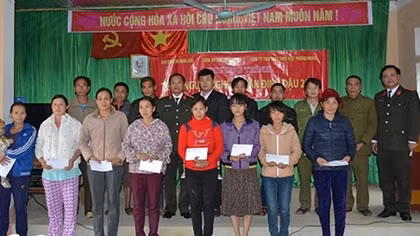 Báo CAND đến với quê hương cách mạng