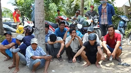 Triệt phá sới gà, bắt giữ 16 đối tượng