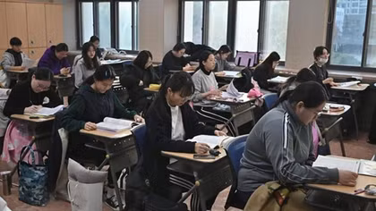 "Cơ hội đổi đời" của người trẻ Hàn Quốc: Cánh cửa lớn hay canh bạc lớn?