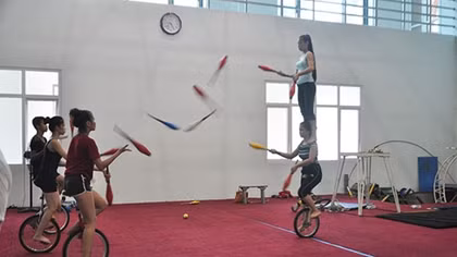 Nghệ sĩ xiếc: Mồ hôi và nước mắt sau ánh hào quang
