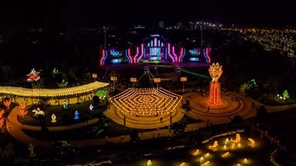 Mê mẩn ngắm những chiếc đèn lồng “chuẩn Disneyland” ngay tại Việt Nam