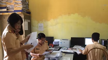Gian dối cấp lại GPLX có thể bị phạt tiền và cấm lái trong 5 năm