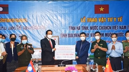 Cùng nước bạn kiểm soát chặt đường biên chống dịch COVID-19