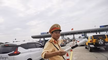 Một ngày làm việc vất vả của Cảnh sát giao thông