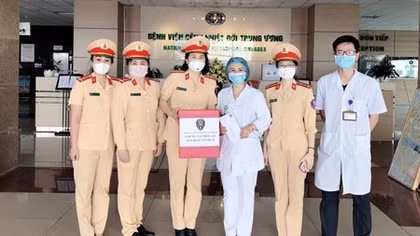 Hội phụ nữ Cục CSGT chung tay vì cộng đồng 