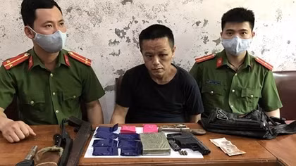 "Cất lưới lúc nửa đêm", tóm gọn "trùm ma túy" với vũ khí nóng
