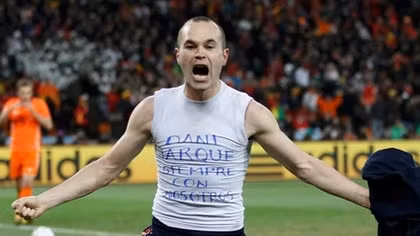 Iniesta rời Barcelona: Lời chia tay trọn vẹn của chứng nhân một thế hệ huy hoàng