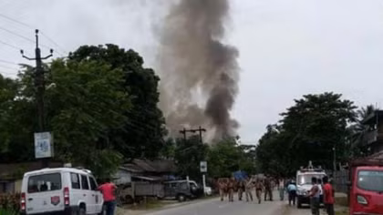 Xả súng, ném lựu đạn vào chợ, 28 người thương vong