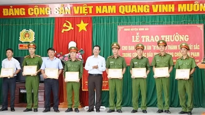 10 tháng truy lùng "bóng ma" đêm ở làng biển
