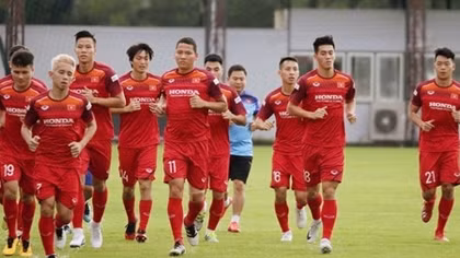  Văn Hậu tập trung lên ĐTQG, nhận “mưa lời khen” vì nghĩa cử đẹp