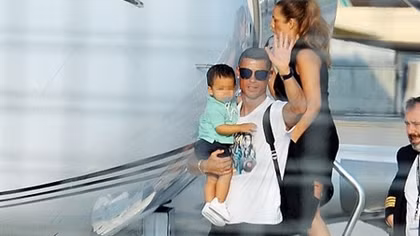 Ronaldo được bảo vệ như nguyên thủ khi tới Turin