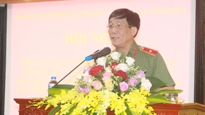Trong xã hội không gì vẻ vang bằng phục vụ nhân dân