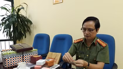 Người “gom” hàng nghìn cuốn sách vào… lòng bàn tay