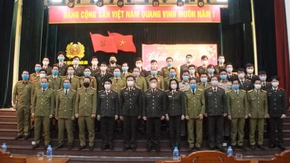 Gặp mặt, chúc Tết đại diện lưu học viên quốc tế và sinh viên các trường làm nhiệm vụ trực Tết