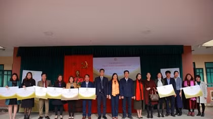Tập đoàn GFS trao tặng sách và thiết bị trường học tại huyện Đan Phượng