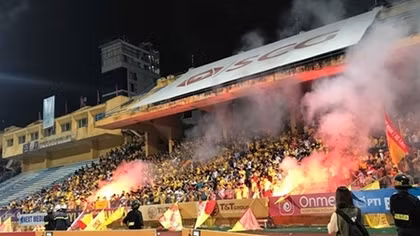 Hà Nội FC nhận án phạt nặng sau sự cố pháo sáng