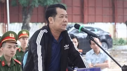 Giám đốc cầm súng doạ bắn người lĩnh 18 tháng tù