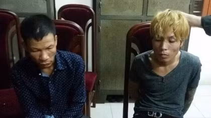 Cảnh sát cơ động tóm 2 thanh niên “ôm” nửa kg ma túy đá