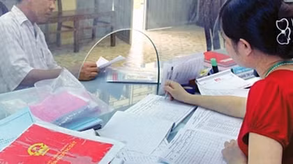 Tỷ lệ phản ánh "bôi trơn" khi làm sổ đỏ giảm từ 44% xuống 17%