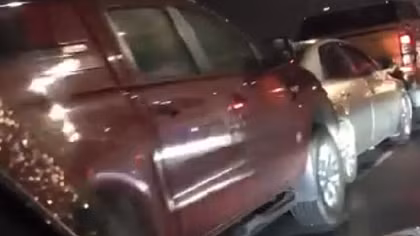 12 xe ô tô đâm liên hoàn trên cầu Nhật Tân