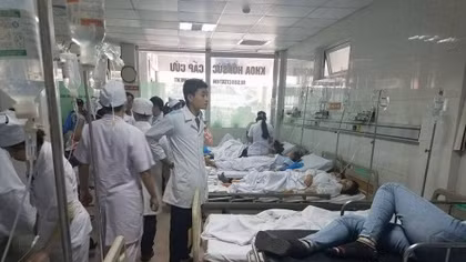 Gần 50 công nhân nhập viện sau bữa trưa tại công ty