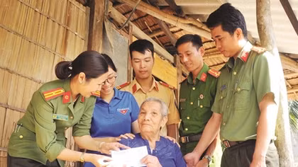 Lấy sự hài lòng của người dân làm thước đo phục vụ
