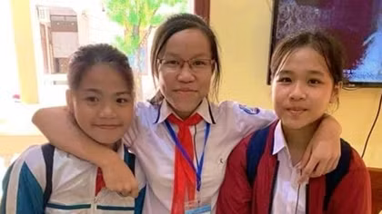 Tuyên dương 3 học sinh nhặt được tiền trả người đánh rơi