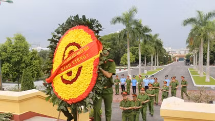 Học viện CSND dâng hương tại Nghĩa trang Mai Dịch