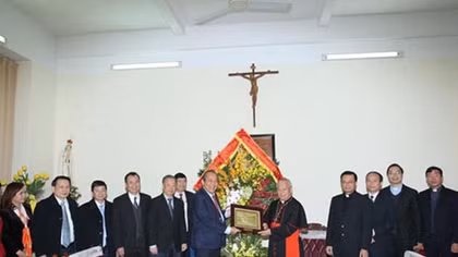 Phó Thủ tướng Thường trực Chính phủ Trương Hòa Bình chúc mừng đồng bào Công giáo, tín đồ Tin lành