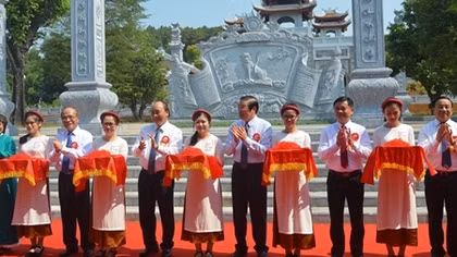 Thủ tướng dự khánh thành đền Chung Sơn – thờ gia tiên Chủ tịch Hồ Chí Minh