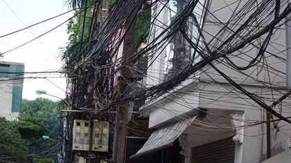 Rác trời “bủa vây” đường phố Hà Nội