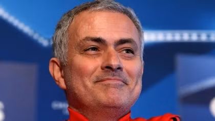 Bóng chưa lăn Man Utd đã kiếm được tiền