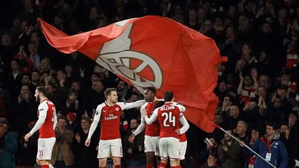 Welbeck lập cú đúp, Arsenal chật vật vượt qua AC Milan