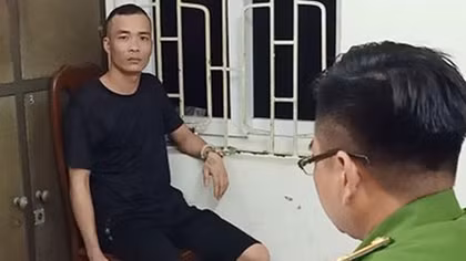 Bắt kẻ chặn đầu xe hành hung tài xế 